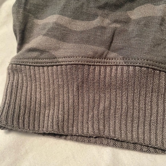 Splendid brand soft pullover camo top💚🤎🩶 - Picture 2 of 7